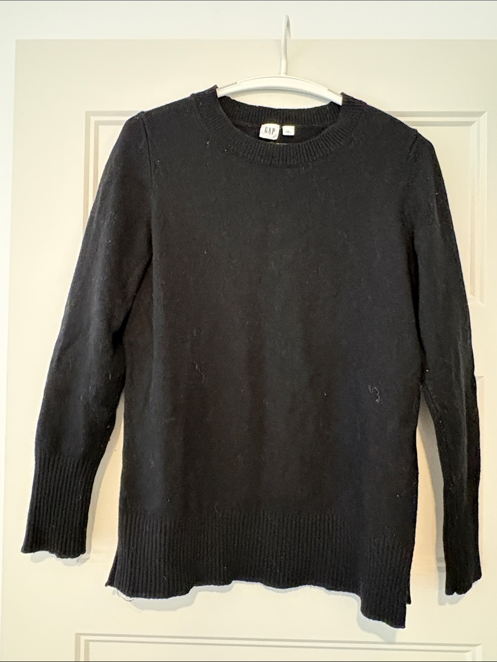 GAP Women's Black Crew Neck Sweater